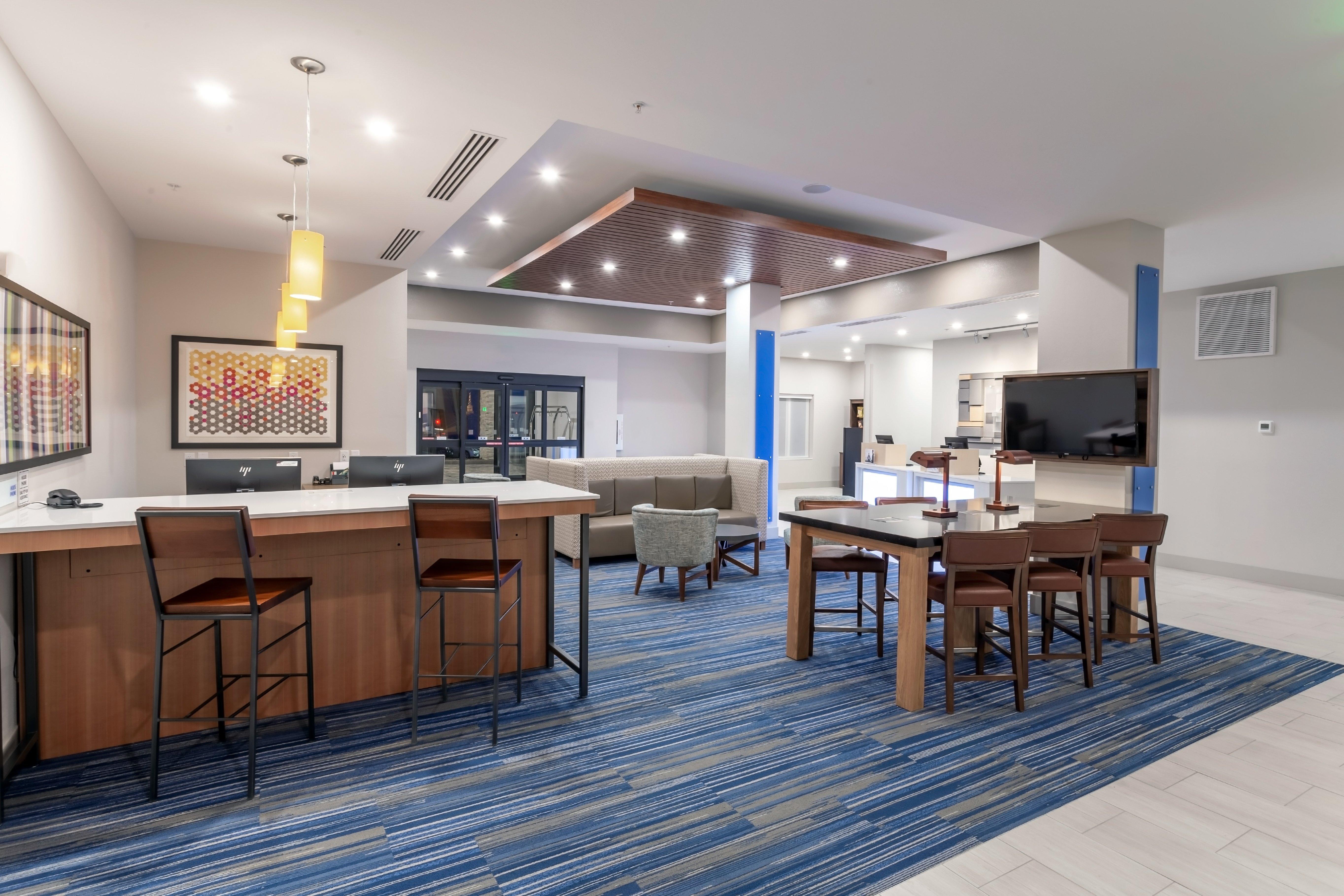 Holiday Inn Express & Suites - Columbus - Worthington By Ihg Exterior foto