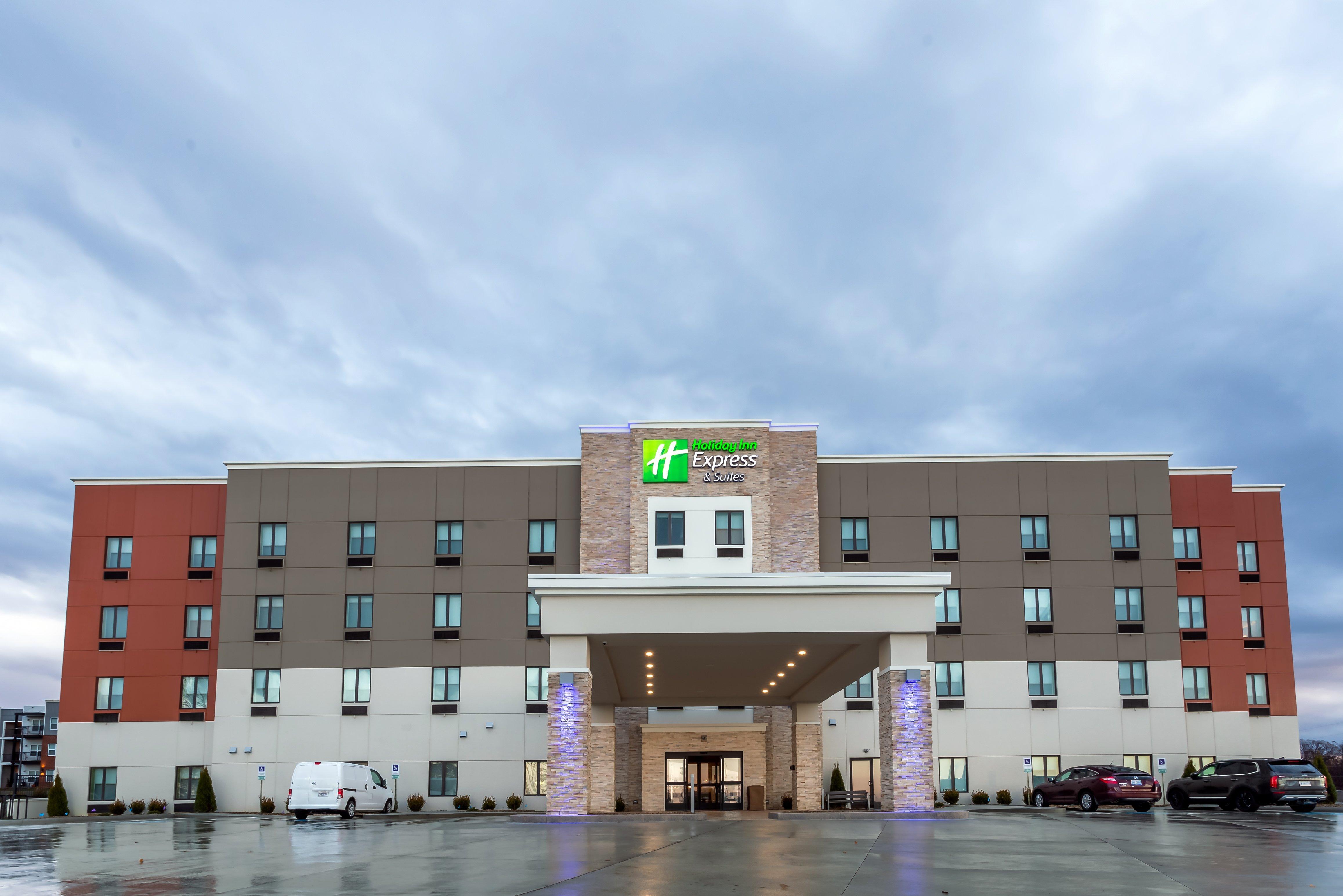 Holiday Inn Express & Suites - Columbus - Worthington By Ihg Exterior foto